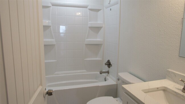 Foto del edificio - 365 Deep Woods Ln