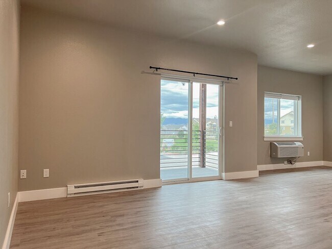 Foto del edificio - 2 bed/ 1.5 bath in Brand New Soldier Ridge...