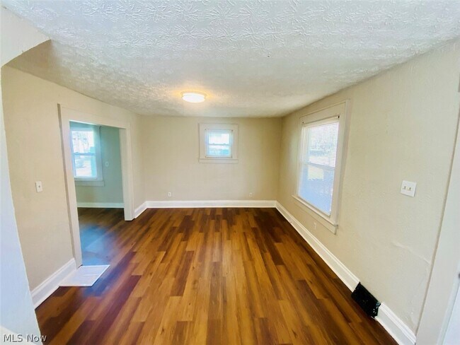 Foto del edificio - 748 Merton Ave