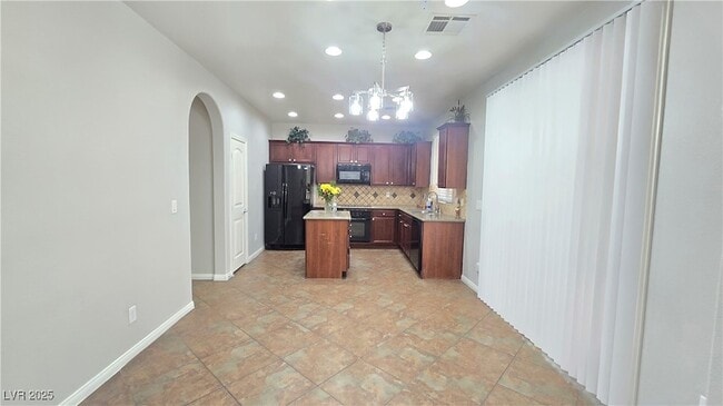 Foto del edificio - 8667 Moreno Mountain Ave