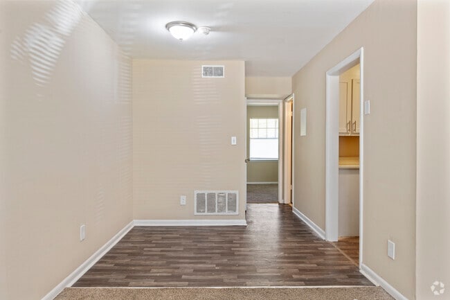 1BR, 1BA - 860SF - Dining Room - Summer Rise