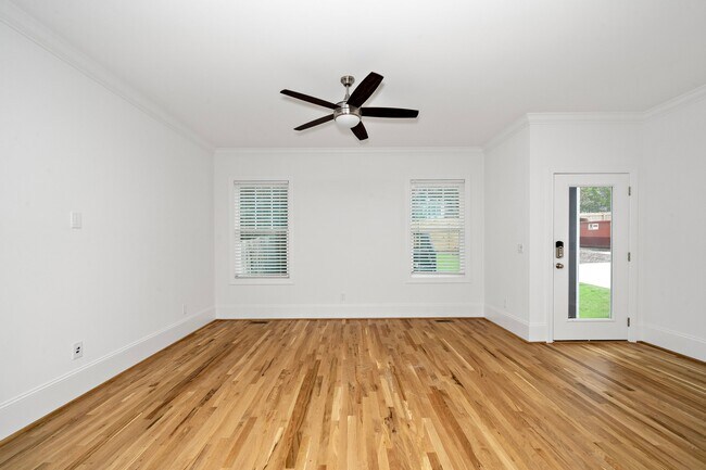 Foto del edificio - 1753 Crest Rd