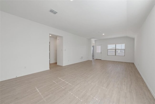 Building Photo - 153 Sormonne Lp