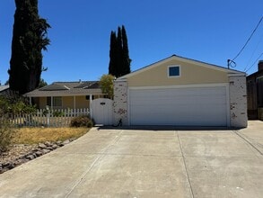 Building Photo - 1250 Cape Cod Way