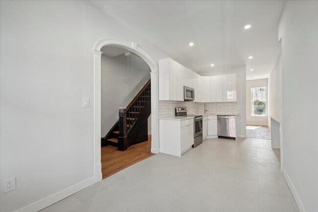 Building Photo - 647 N 33rd St