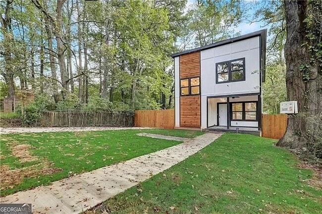 Building Photo - Elegant 3 BD 2.5 BA Home Offering Luxury Living in the Heart of Atlanta