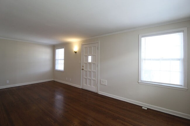 Building Photo - One Bedroom Duplex in North Kansas City
