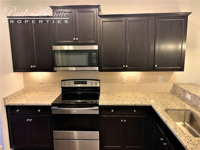 Building Photo - 297 Castle Dr