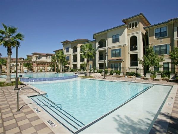 Foto del edificio - 675 E Royal Ln