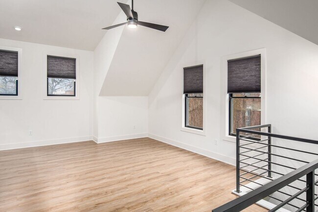 Foto del edificio - 201-205 West 1st Avenue