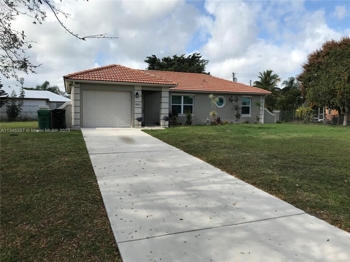 265 SW Dalton Cir, Port Saint Lucie, FL 34953 House Rental in Port