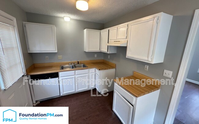 Foto del edificio - 2911 Lake Park Rd