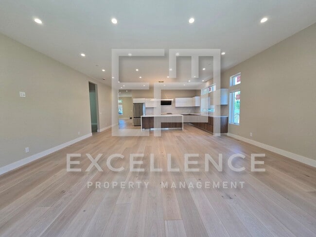 Building Photo - Brand New Build 5/5 Home & 2/2 Cottage - C...