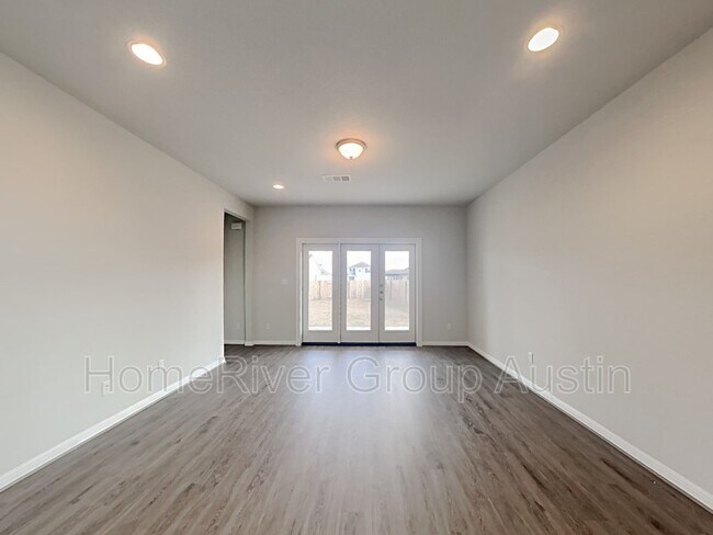Building Photo - 315 Trailside Ln
