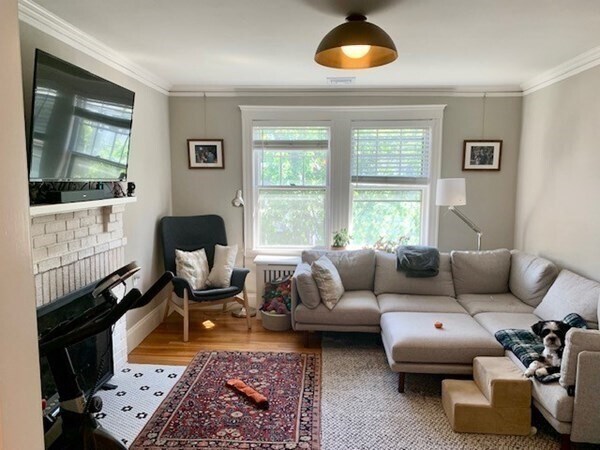 Building Photo - 211 W 9th St