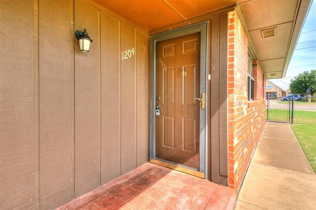 Foto del edificio - 1204 N Crawford Ave