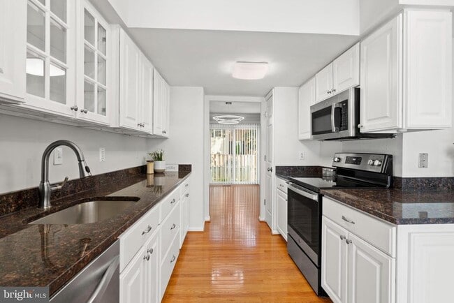 Foto del edificio - 9932 Longford Ct