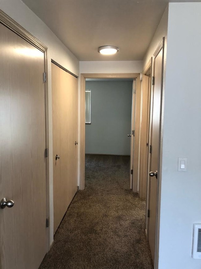 Building Photo - Oak Park Village Apartments