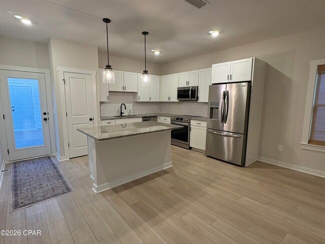 Building Photo - 2208 Warbler St