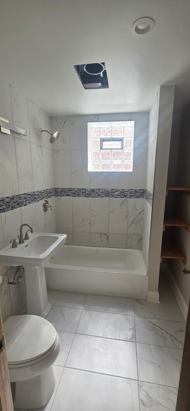 Foto del edificio - 3839 S Damen Ave