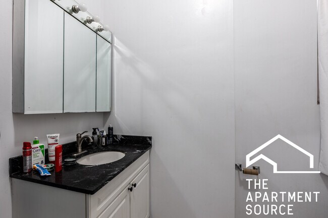 Foto del edificio - 2517 N Ashland Ave