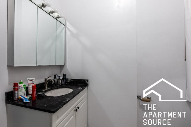 Building Photo - 2517 N Ashland Ave