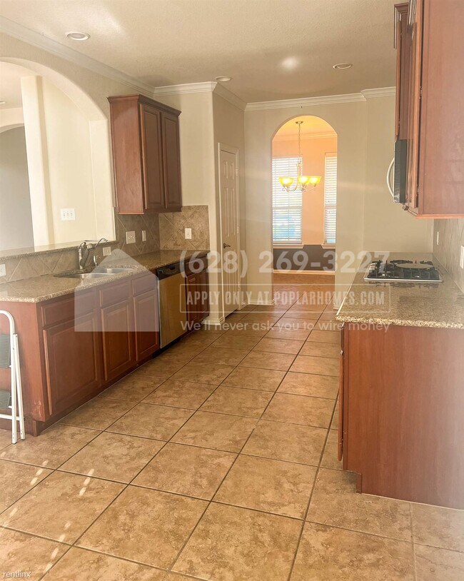 Building Photo - 4 br, 2.5 bath House - 12103 Cove Ridge Ln -