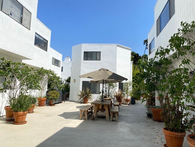 Foto del edificio - 2500 Abbot Kinney Blvd
