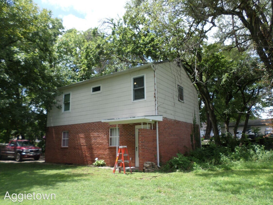 Primary Photo - 2 br, 1 bath House - 2404 Stagg Hill Road