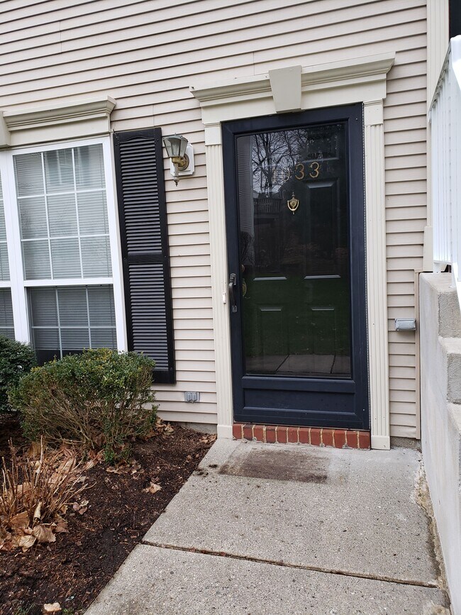 Building Photo - 1033 Cumberland Ct