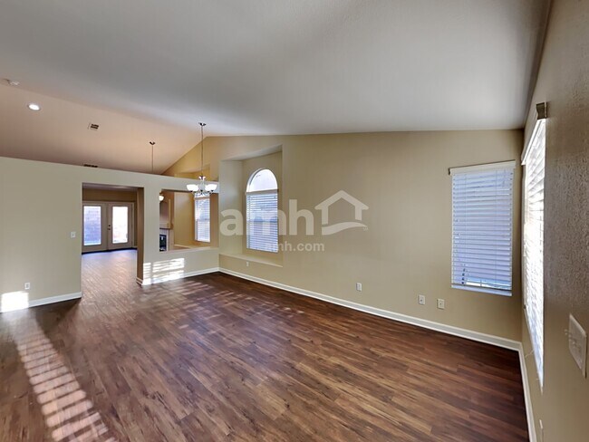 Foto del edificio - 1821 Lyell Canyon Lane