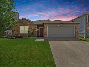 Building Photo - 1300 Mallard Dr