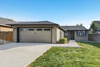 Building Photo - 1045 W Sanetta St