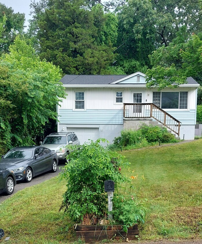 2919 Cecil Ave, Knoxville, TN 37917 House Rental in Knoxville, TN