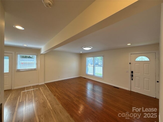 Building Photo - 200 Skyland Ave