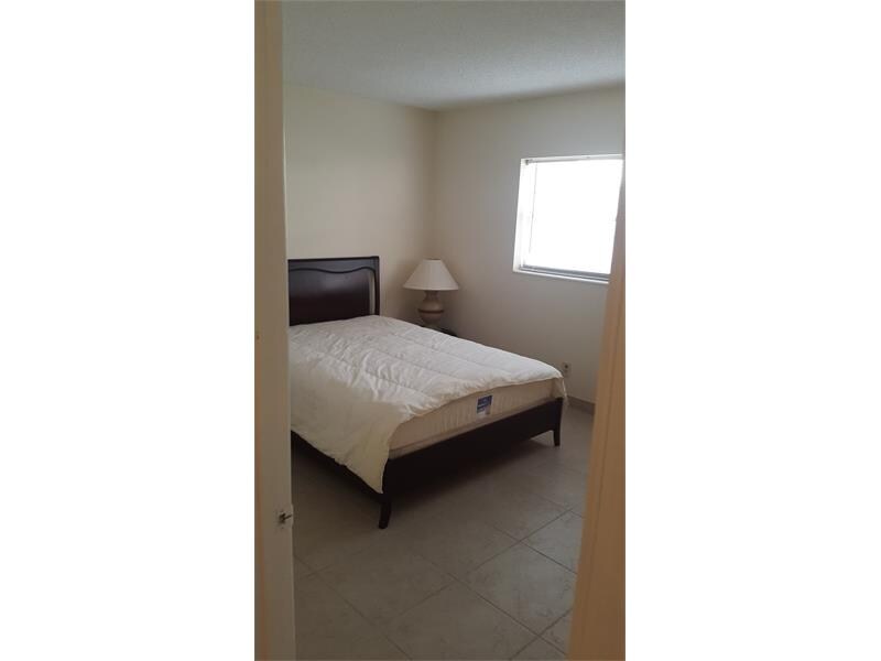 Foto principal - 751 Pine Dr