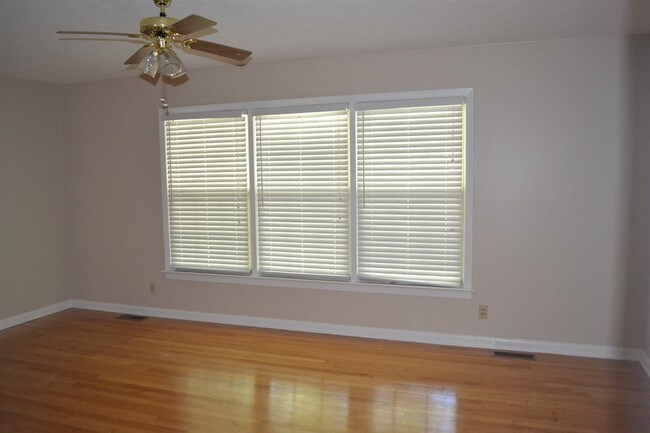 Building Photo - 1509 Raa Ave