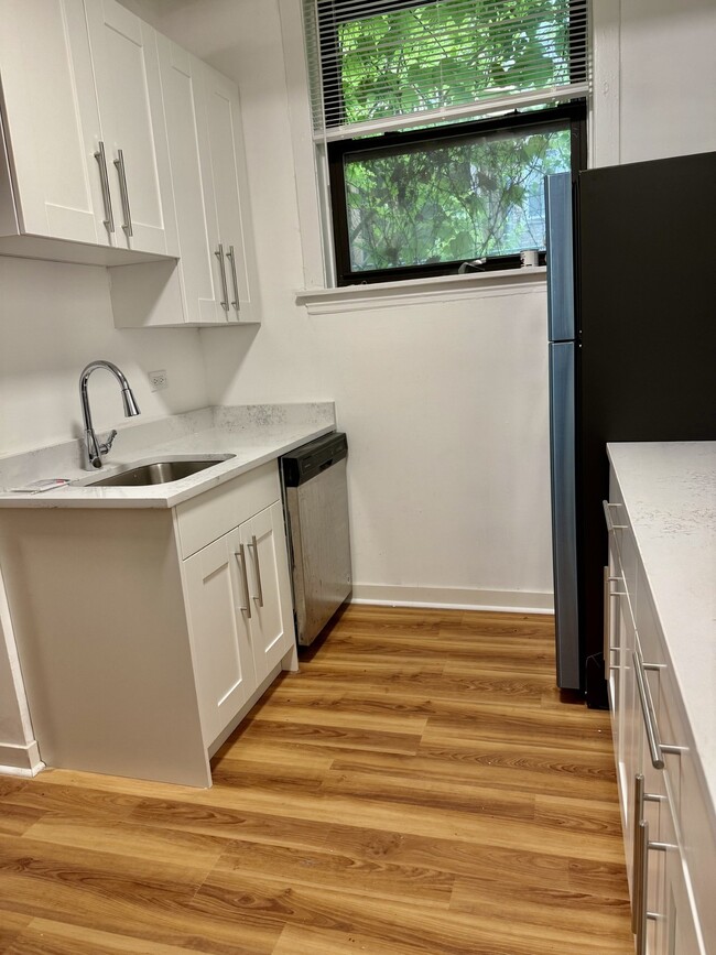 Building Photo - 1350 W Hood Ave