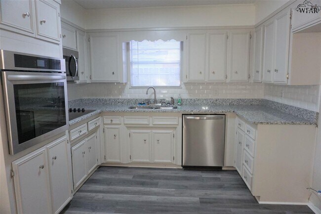 Building Photo - 2809 Elmwood Ave