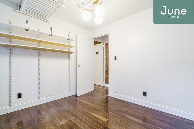 Building Photo - Full room in 5-bed/1.5-bath Home