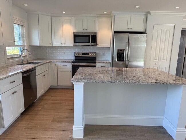 Building Photo - 1611 Treemont Ave