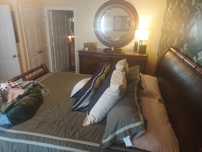 Master Suite with Cal King Bed - 30353 Crown St