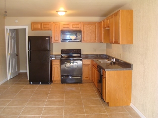 Kitchen - Breeden Apartments
