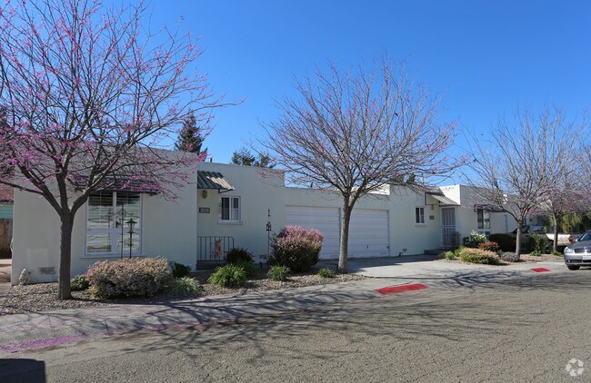 Building Photo - 15150 Golden Gate Dr