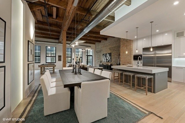 Foto del edificio - 223 W Lake St