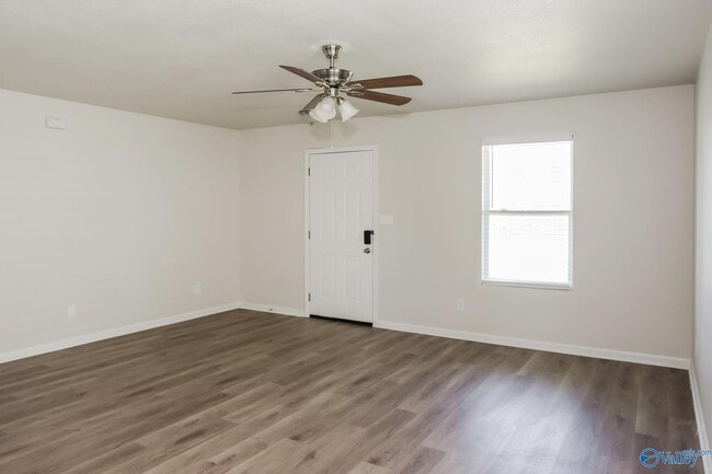 Foto del edificio - 129 Elmhurst Dr