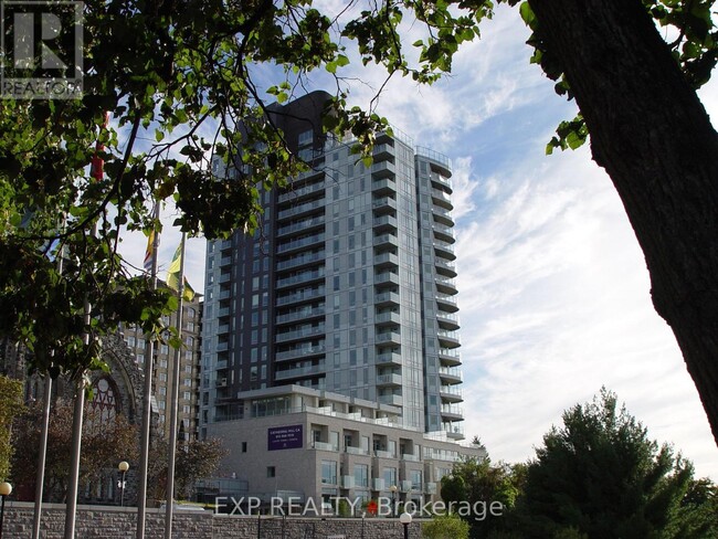 Building Photo - 428-1428 Sparks St.