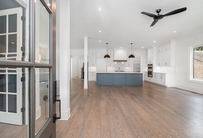 Foto del edificio - 909B Gale Ln