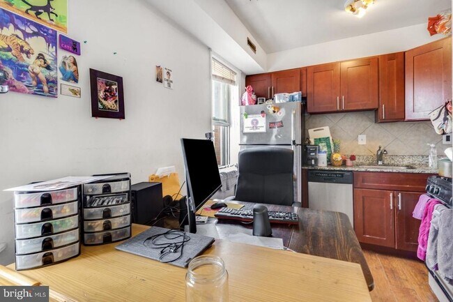 Building Photo - 238 W Girard Ave