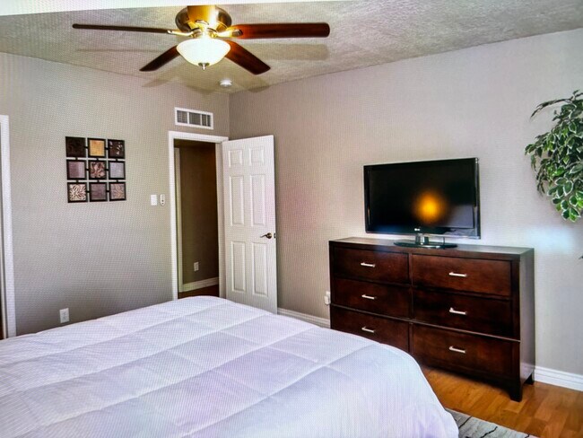 Master bedroom - 4635 N 22nd St